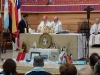 20-Las ofrendas al pie del altar: Argentina con la mano del Padre.