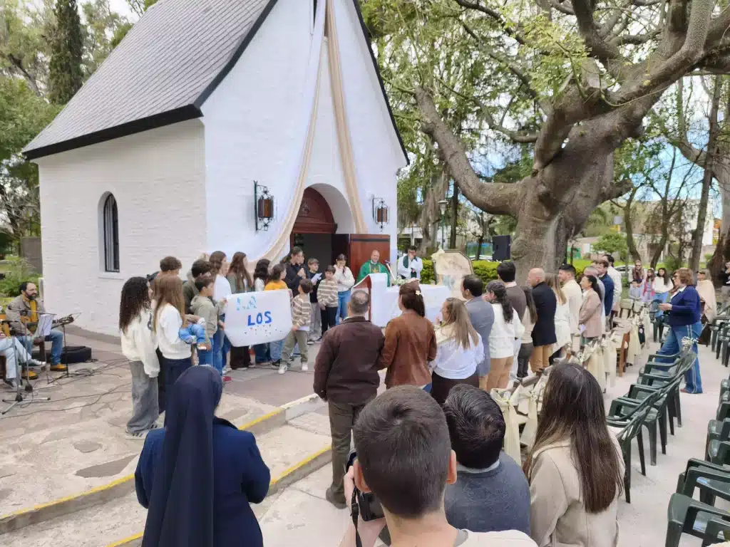 Momentos de la 1ra Consagración del Curso 53 “Betania”: una alegría que se hace hogar.